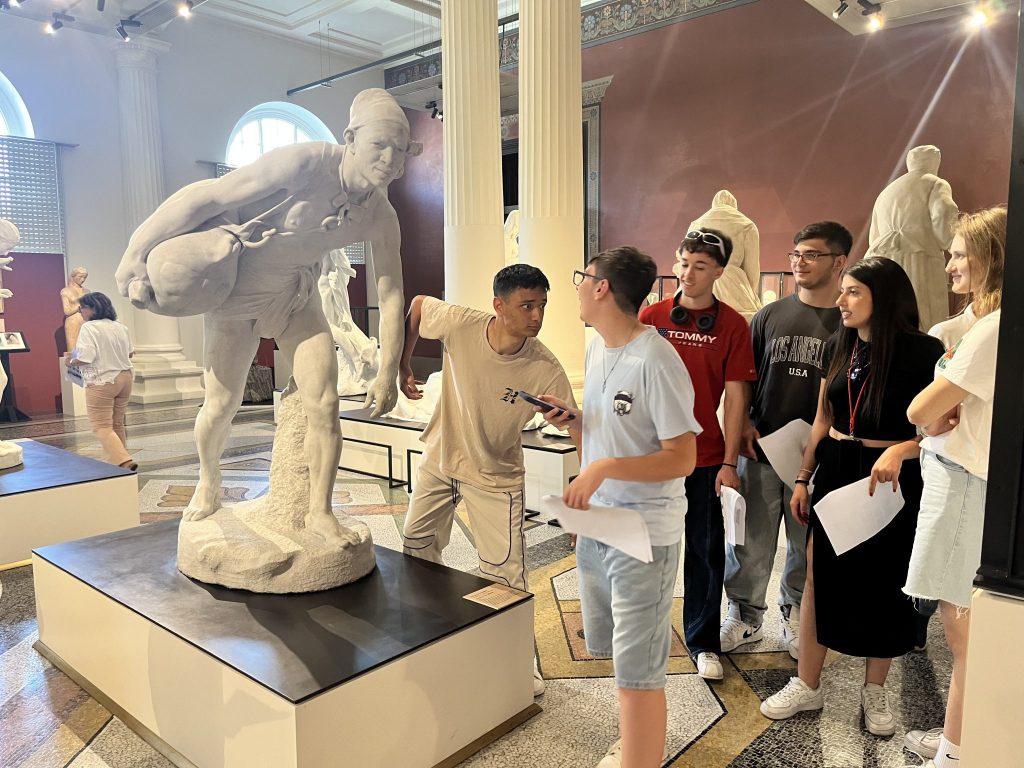 Français en immersion au Musée de Picardie